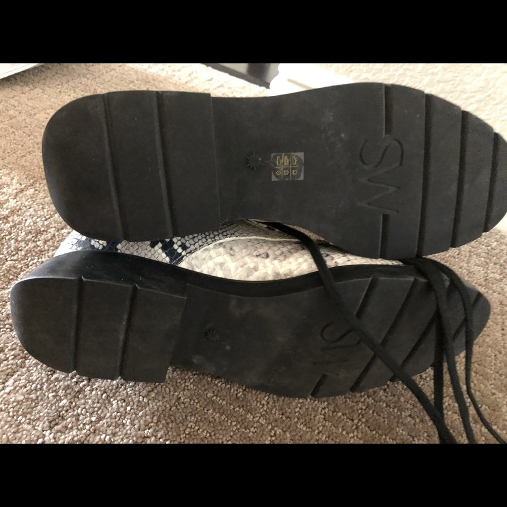 Authentic Good Condition Stuart Weitzman Mckenzee… - image 3